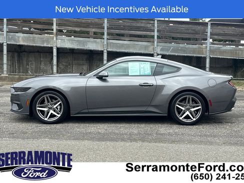 Used 2025 Ford Mustang Coupe RWD image 7