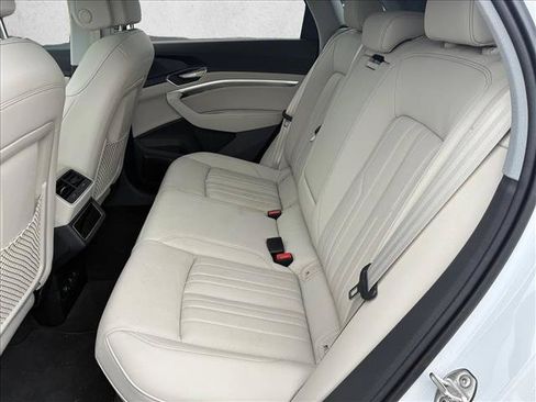 Used 2024 Audi Q8 e-tron Premium Plus w/ Premium Plus Package AWD/4WD image 13