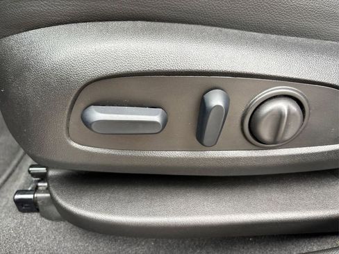 Used 2023 GMC Acadia SLT image 43