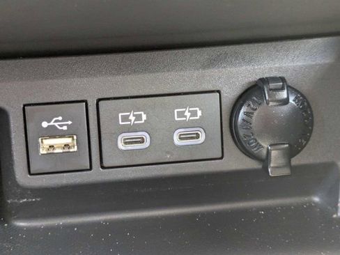 Used 2023 Toyota Highlander L FWD image 22