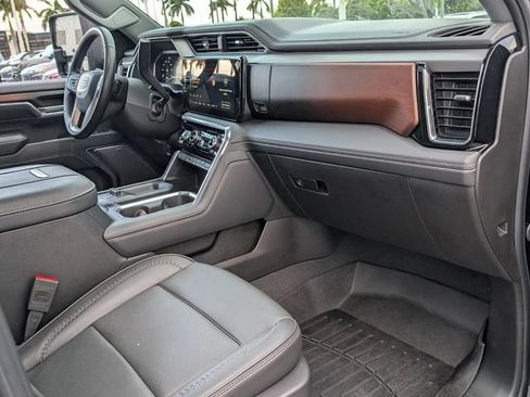 Used 2024 GMC Sierra 2500 Denali w/ Denali Reserve Package AWD/4WD image 17