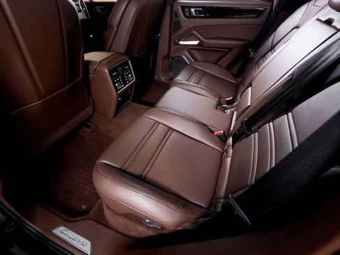 Used 2022 Porsche Cayenne Turbo S image 26