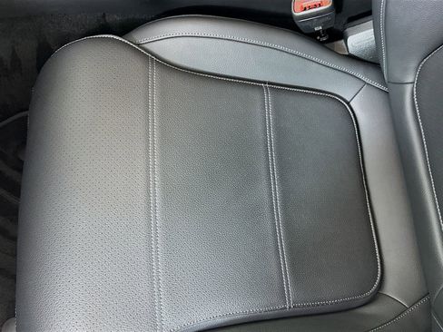 Certified 2025 Mercedes-Benz C 300 Sedan image 21