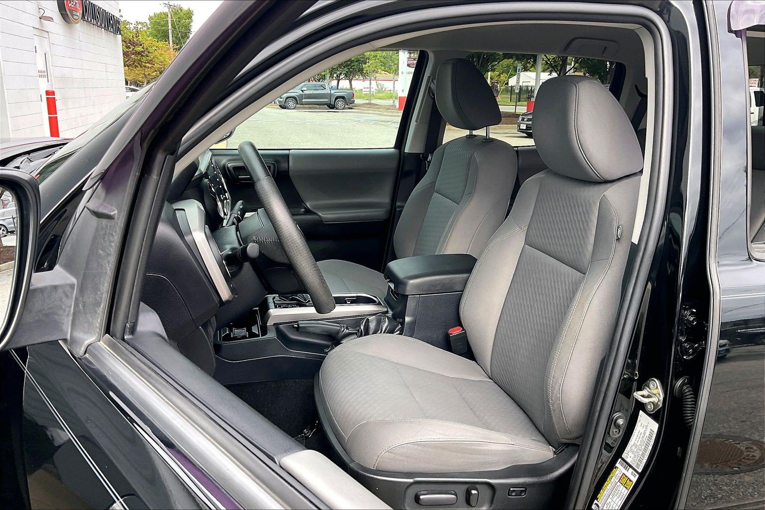 Used 2020 Toyota Tacoma SR5 AWD/4WD image 29
