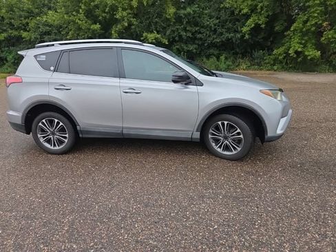 Used 2016 Toyota RAV4 LE AWD/4WD image 19