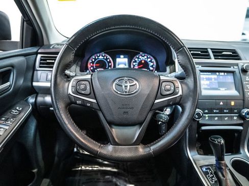 Used 2017 Toyota Camry SE w/ Moonroof Package image 15