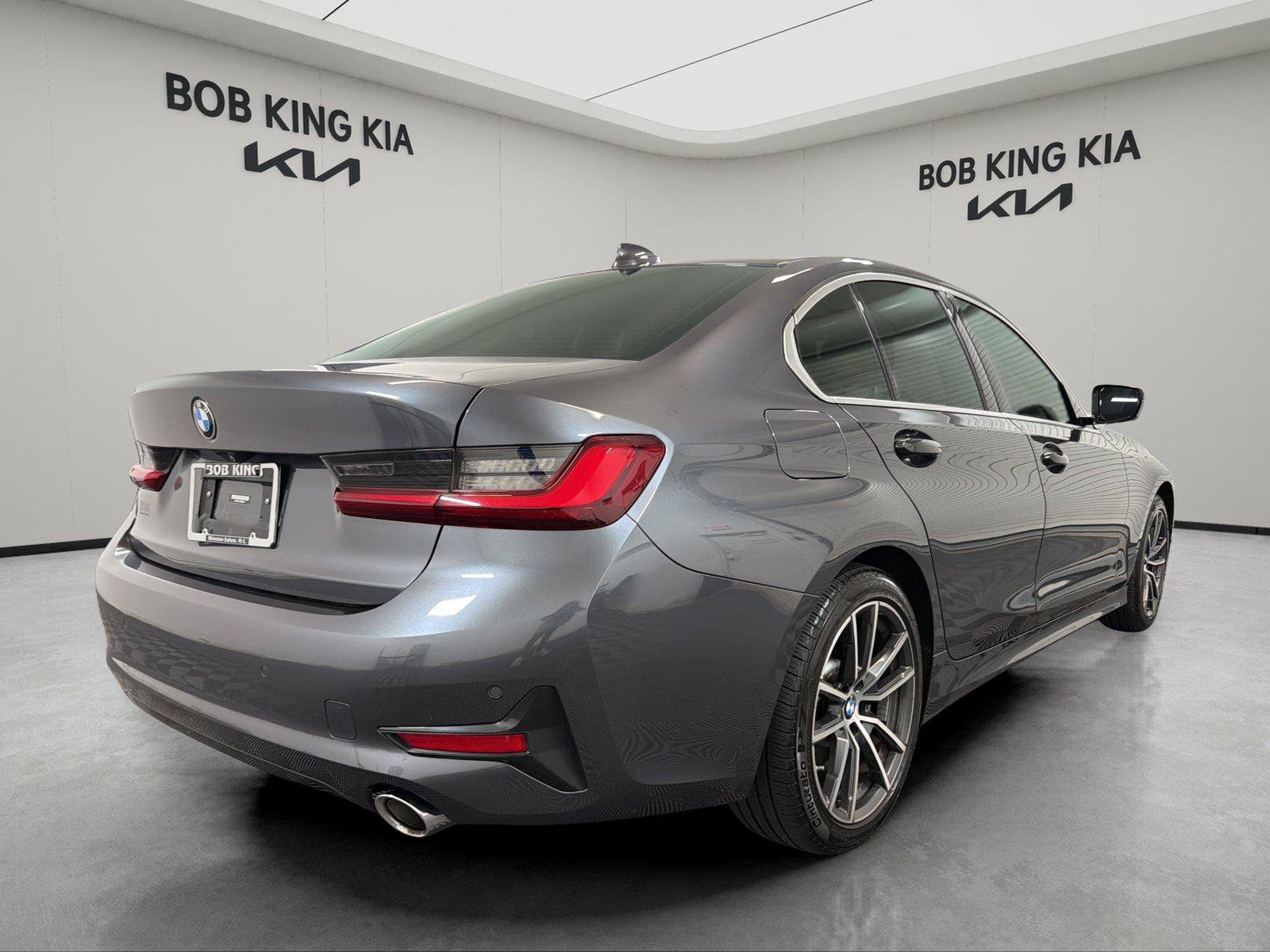 Used 2022 BMW 330i Sedan w/ Premium Package 2 RWD image 5