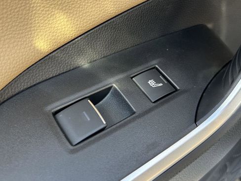 Used 2022 Toyota RAV4 Limited image 17