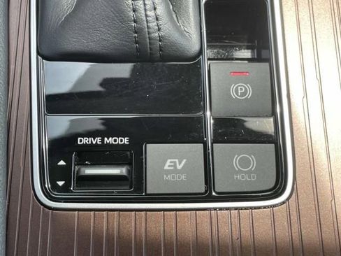 Used 2022 Toyota Sienna XLE image 32