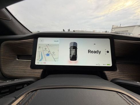 Used 2025 Rivian R1S Premium image 13