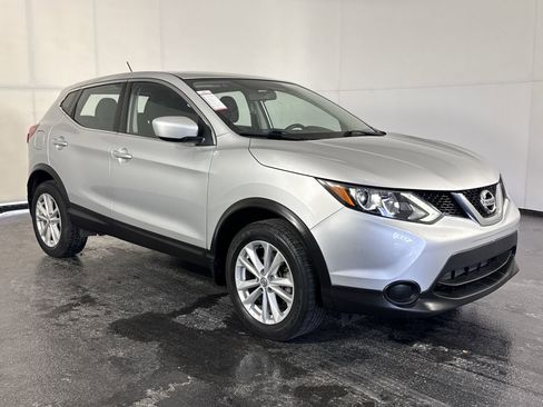Used 2017 Nissan Rogue Sport S w/ S Appearance Package image 2