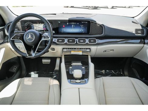 New 2026 Mercedes-Benz GLS 580 4MATIC image 12