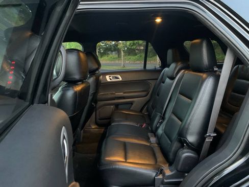 Used 2015 Ford Explorer XLT AWD/4WD image 16