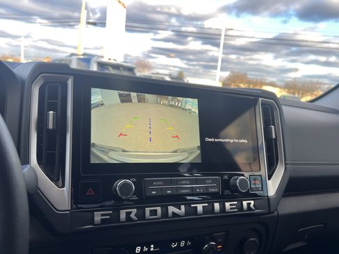 Used 2025 Nissan Frontier SV w/ SV Convenience Package image 29