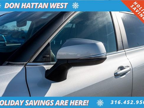 Used 2024 Toyota Highlander XLE image 28