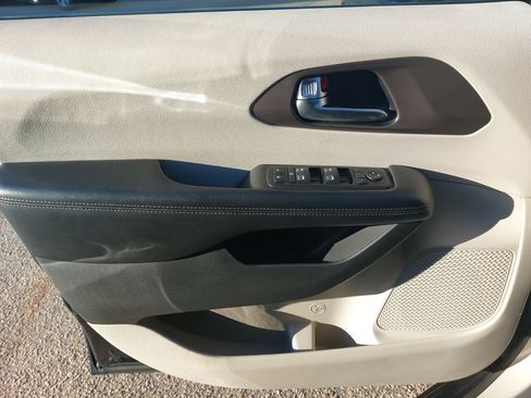 Used 2019 Chrysler Pacifica Touring-L Plus w/ Advanced Safetytec Group image 29