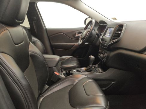 Used 2019 Jeep Cherokee Latitude Plus AWD/4WD image 21