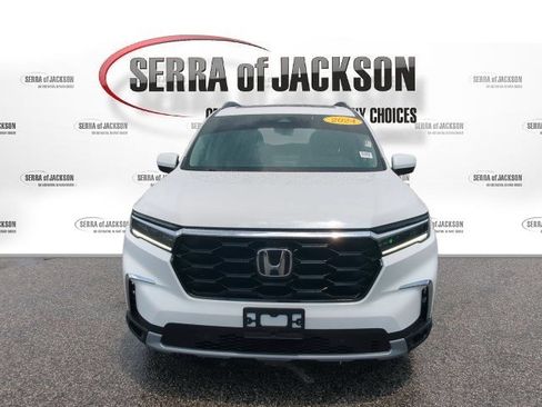 Used 2024 Honda Pilot Touring image 3