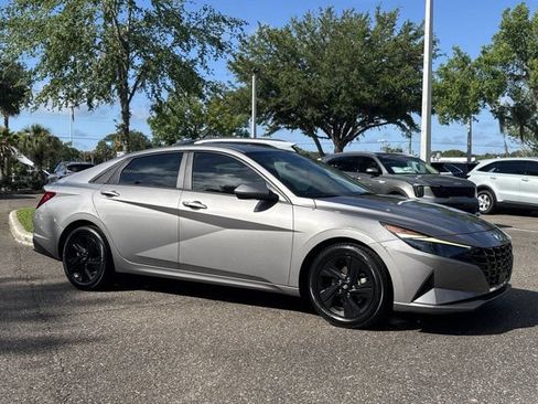 Used 2021 Hyundai Elantra SEL w/ Convenience Package FWD image 2