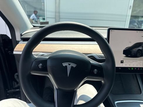 Used 2024 Tesla Model Y Long Range AWD/4WD image 12
