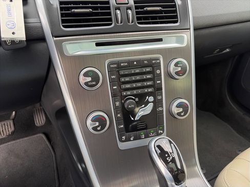 Used 2016 Volvo XC60 T5 Premier image 32