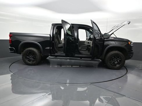 Used 2025 Chevrolet Silverado 1500 ZR2 w/ Technology Package image 36