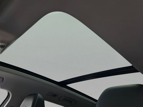 Used 2023 Volkswagen Taos SE w/ Panoramic Sunroof Package FWD image 15