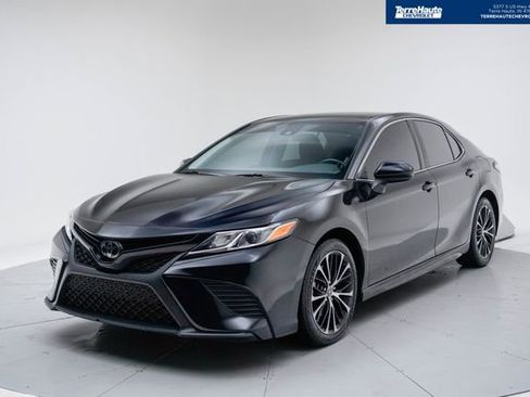 Used 2020 Toyota Camry SE image 1
