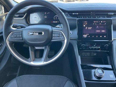 New 2025 Jeep Grand Cherokee Altitude image 33