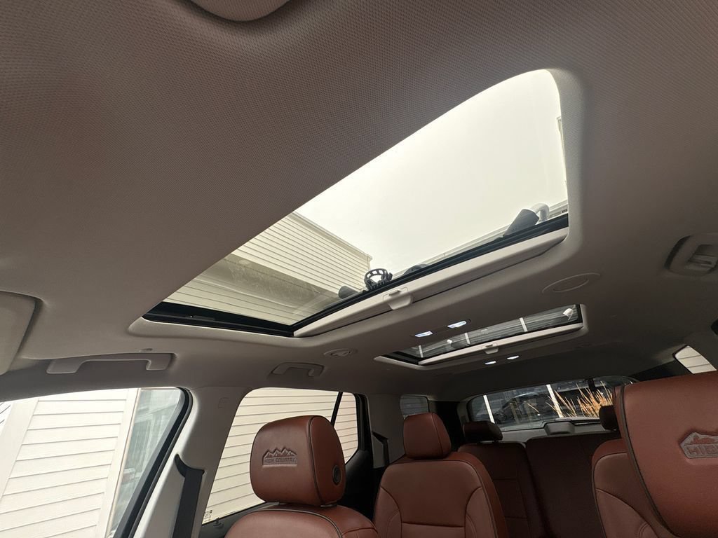 Used 2021 Chevrolet Traverse High Country w/ LPO, Floor Liner Package AWD/4WD image 55