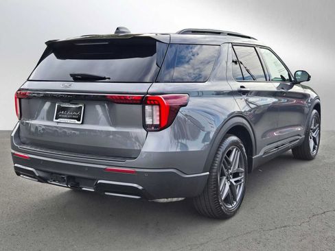 Used 2025 Ford Explorer ST-Line w/ Premium Package RWD image 3