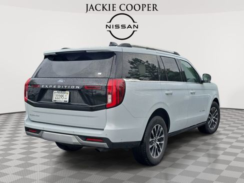 Used 2025 Ford Expedition Platinum AWD/4WD image 5