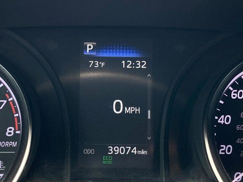 Used 2024 Toyota Camry SE FWD image 13