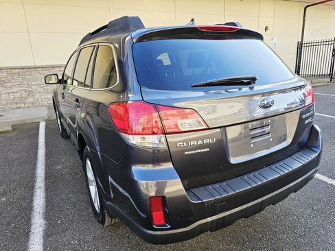 Used 2013 Subaru Outback 2.5i Limited AWD/4WD image 3