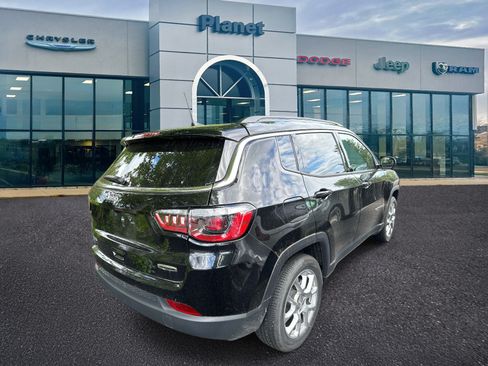 Used 2023 Jeep Compass Latitude AWD/4WD image 2