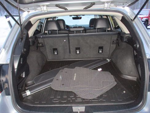 Used 2018 Subaru Outback 2.5i Limited image 13