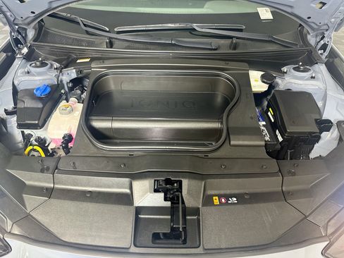 Used 2023 Hyundai Ioniq 6 SEL RWD image 34