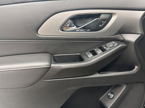 Used 2023 Chevrolet Traverse LT image 9