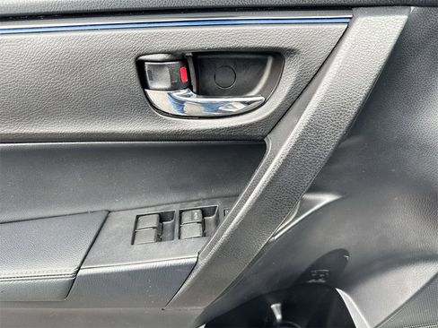 Used 2017 Toyota Corolla XSE image 21