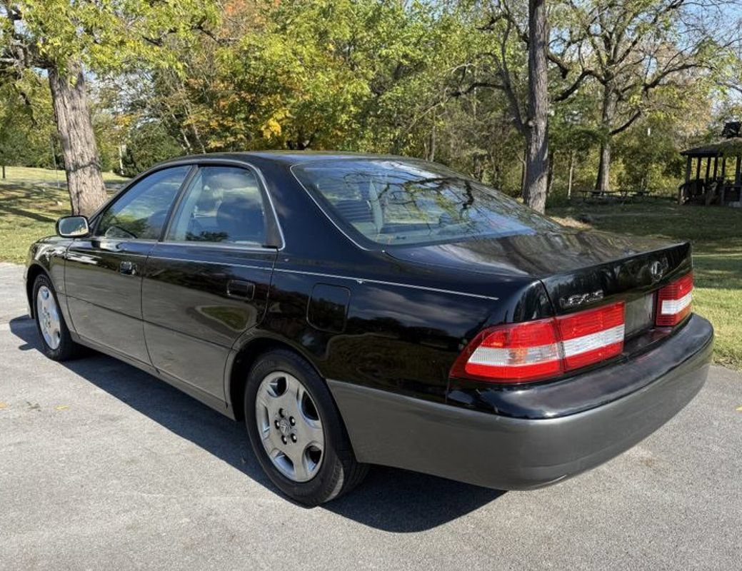 Used 2001 Lexus ES 330 FWD image 9
