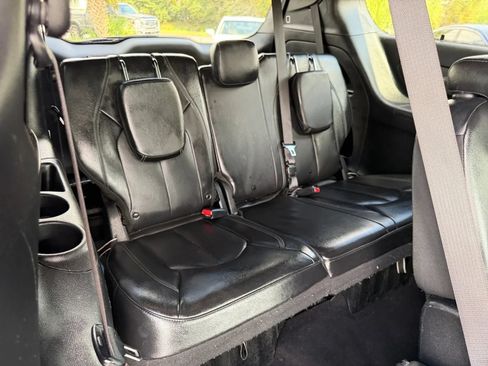 Used 2019 Chrysler Pacifica Touring-L w/ S Appearance Package FWD image 17