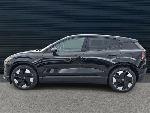 New 2025 Volvo EX30 Plus w/ Climate Package image 3