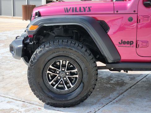 Used 2024 Jeep Wrangler Unlimited Sport AWD/4WD image 9