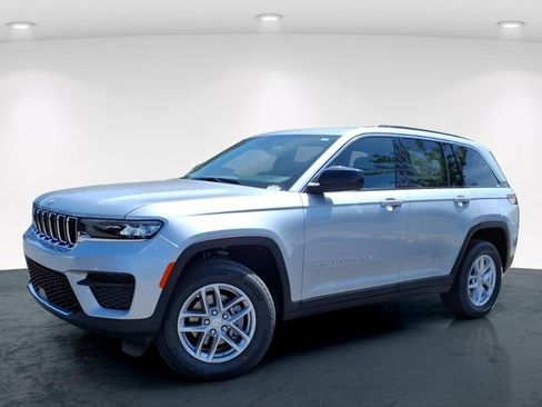New 2026 Jeep Grand Cherokee Laredo AWD/4WD image 2