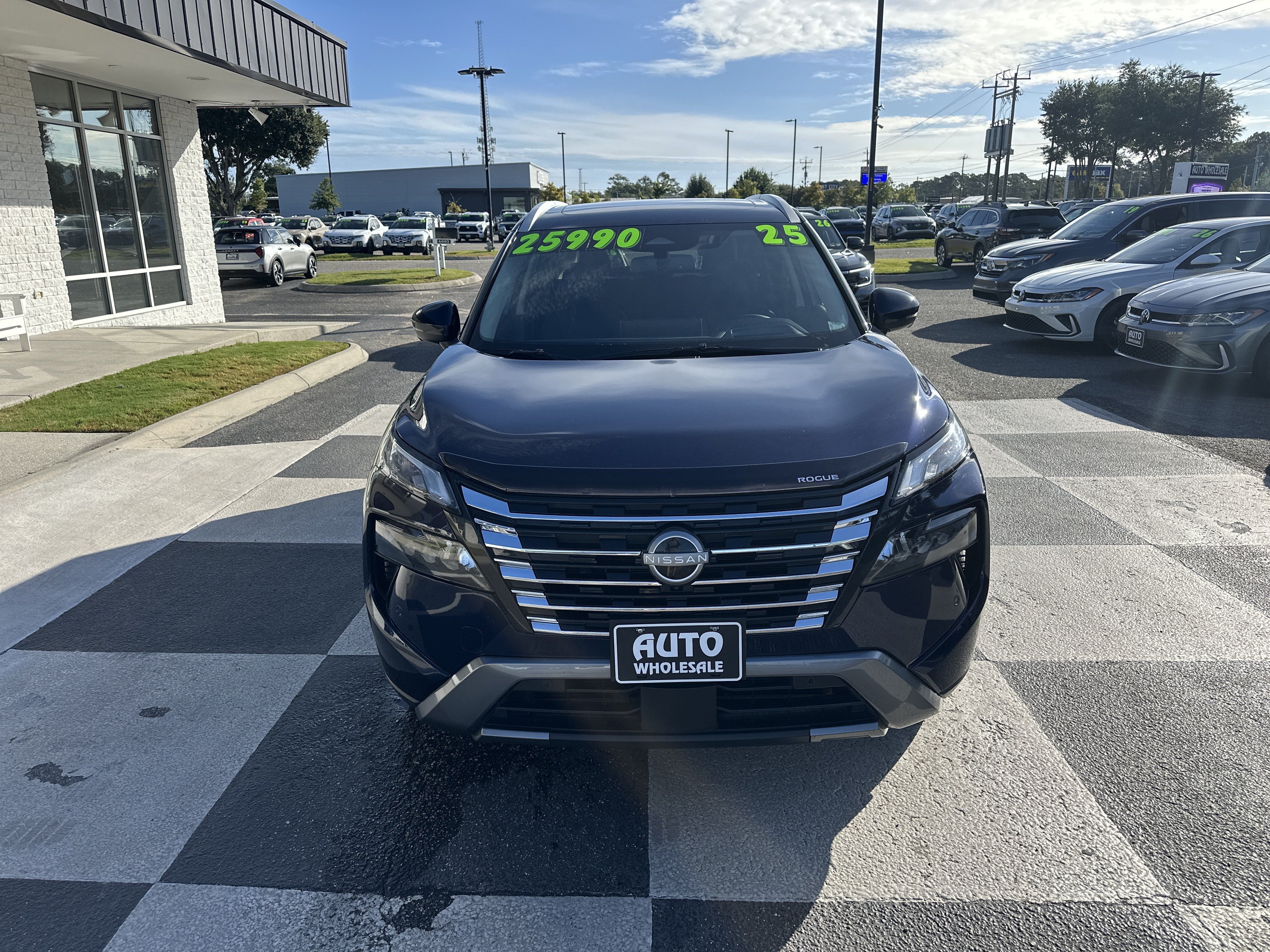 Used 2025 Nissan Rogue SL w/ SL Premium Package FWD image 2