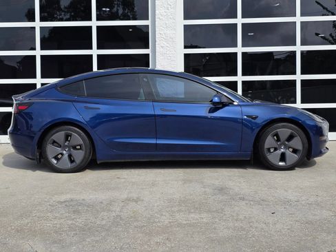 Used 2021 Tesla Model 3 Standard Range Plus RWD image 3