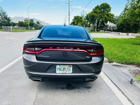 Used 2018 Dodge Charger R/T RWD image 4