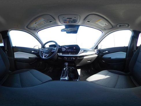Used 2025 Chevrolet Trax LT w/ LT Convenience Package FWD image 43