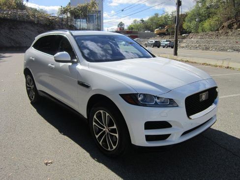Used 2019 Jaguar F-PACE Premium image 3