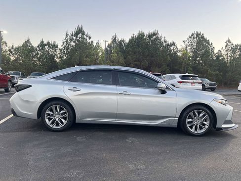 Used 2022 Toyota Avalon XLE image 26
